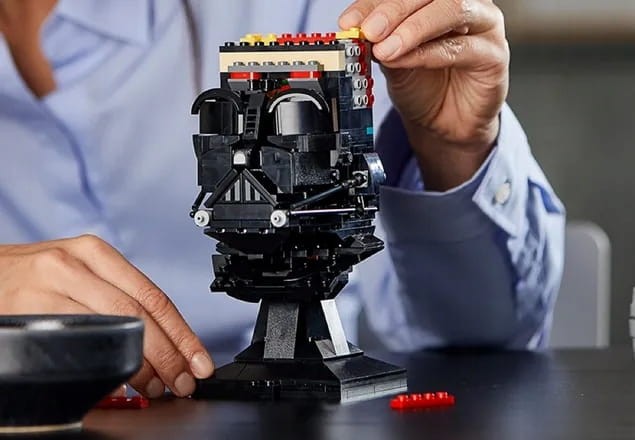 LEGO-Star-Wars-75304-Helm-Dartha-Vadera-Marka-LEGO.jpg
