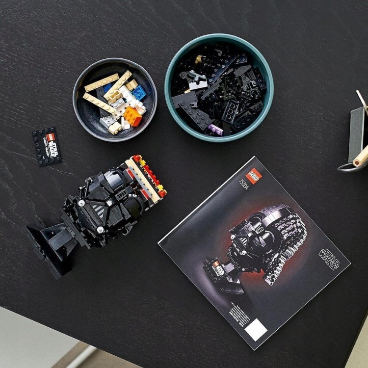 LEGO-Star-Wars-75304-Helm-Dartha-Vadera-Nazwa-zestawu-Helm-Dartha-Vadera.jpg